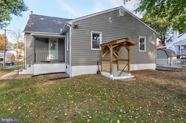 a view of a house with backyard and chairs