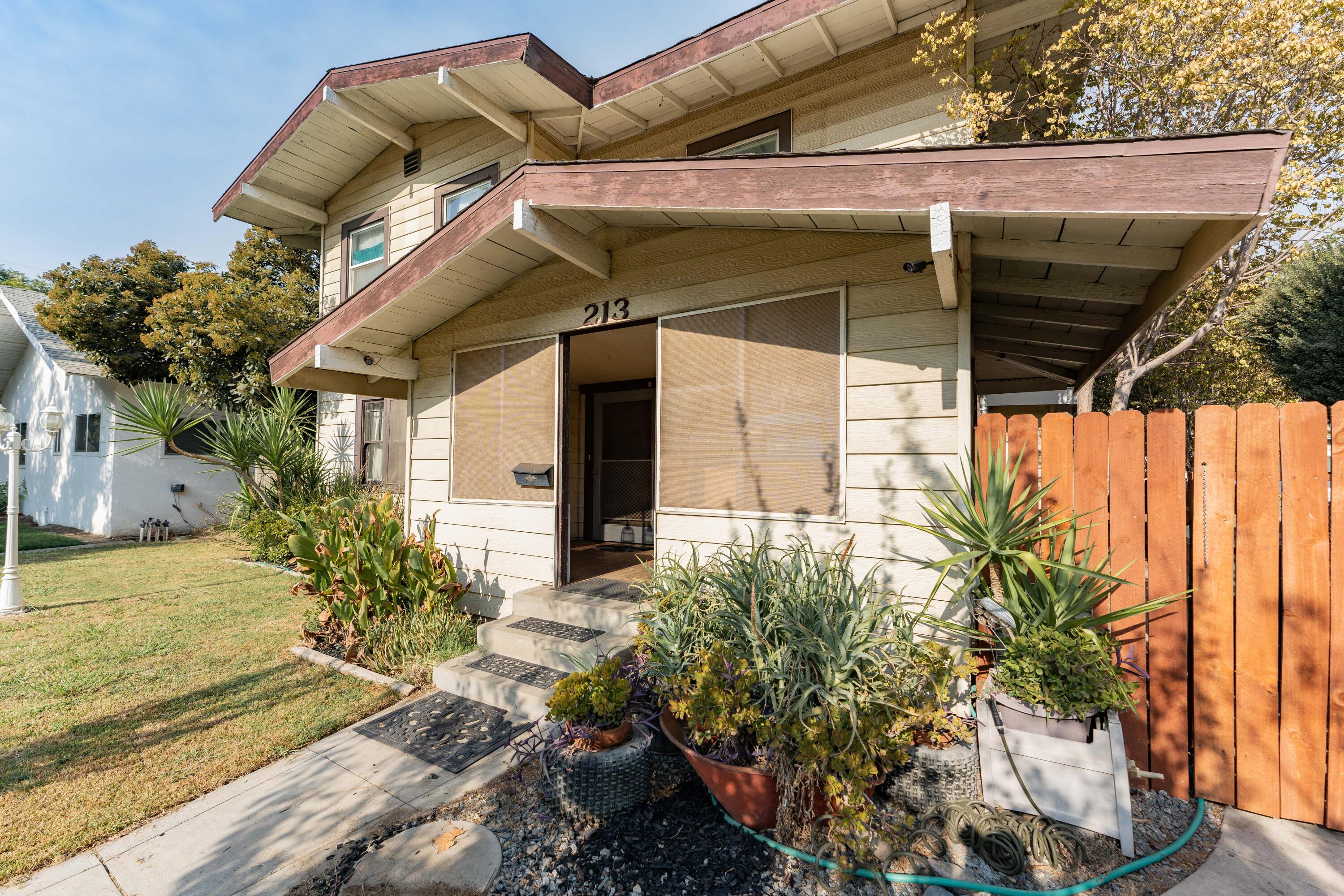 213 C Street Exeter, CA 93221 - Photo 5 of 46 4