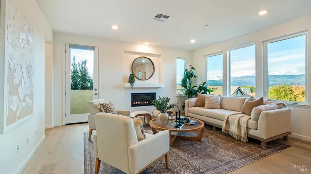 $1,329,000 | 6 Jasper Court, Petaluma, CA 94952