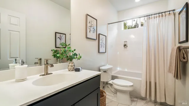 $1,329,000 | 6 Jasper Court, Petaluma, CA 94952