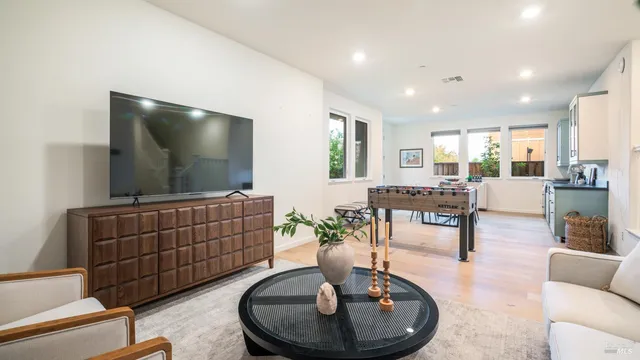 $1,329,000 | 6 Jasper Court, Petaluma, CA 94952