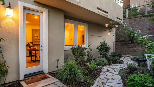 $1,329,000 | 6 Jasper Court, Petaluma, CA 94952