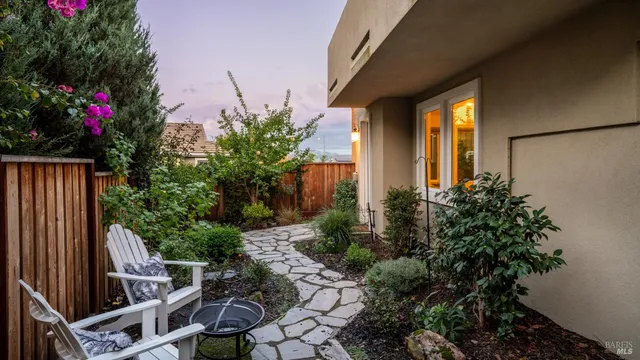 $1,329,000 | 6 Jasper Court, Petaluma, CA 94952