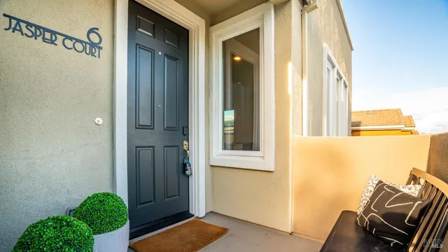 $1,329,000 | 6 Jasper Court, Petaluma, CA 94952