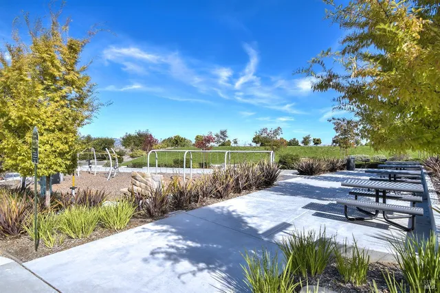 $1,329,000 | 6 Jasper Court, Petaluma, CA 94952