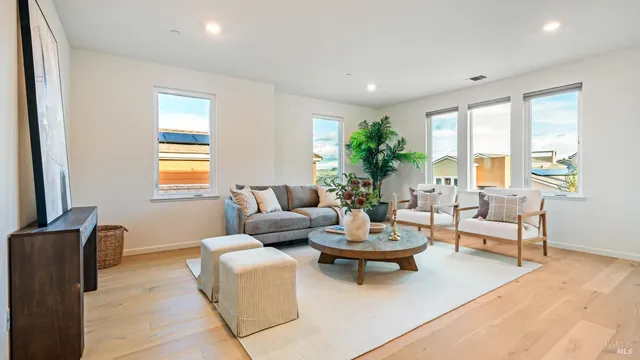 $1,329,000 | 6 Jasper Court, Petaluma, CA 94952