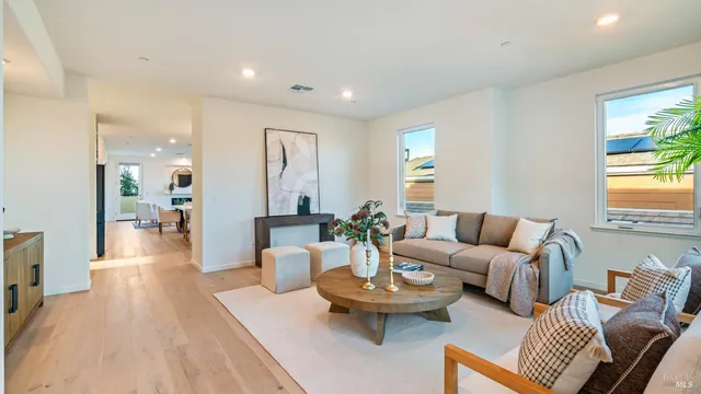 $1,329,000 | 6 Jasper Court, Petaluma, CA 94952