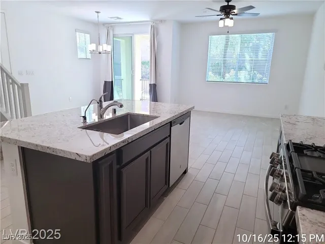 $1,725 | 965 Nevada State Drive, Unit 28101, Henderson, NV 89002