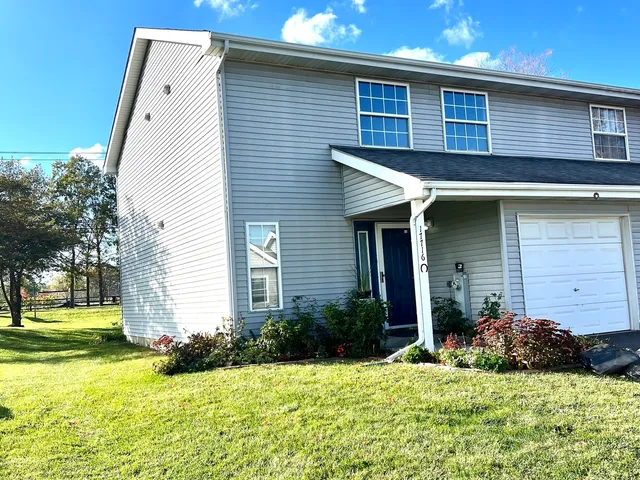 a view of a house with yard and plants