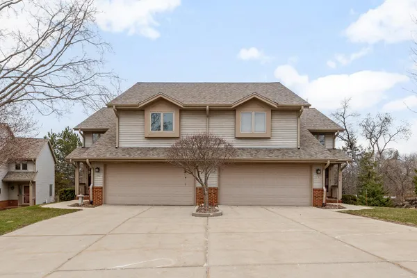 $399,900 | 512 Frederick Court, Oconomowoc, WI 53066