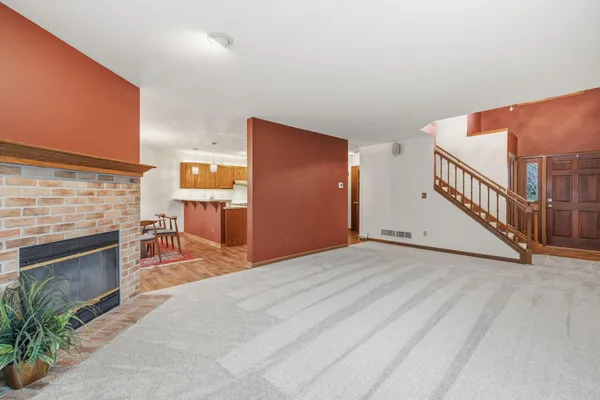 $399,900 | 512 Frederick Court, Oconomowoc, WI 53066