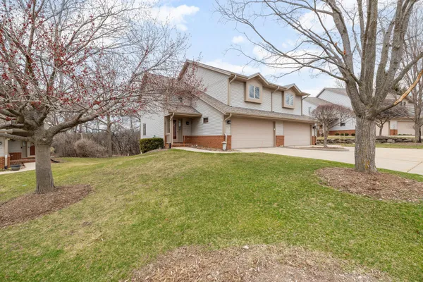 $399,900 | 512 Frederick Court, Oconomowoc, WI 53066