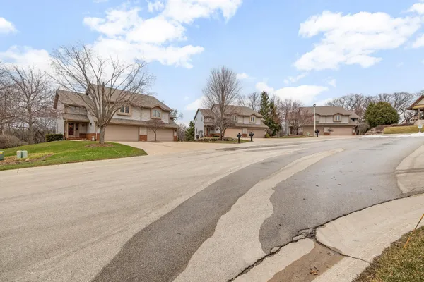 $399,900 | 512 Frederick Court, Oconomowoc, WI 53066