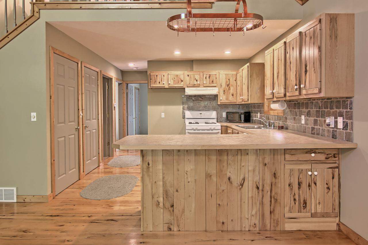 141 West Hlavka Road Maple City, MI 49664 - Photo 12 of 48 1847172-11.JPG