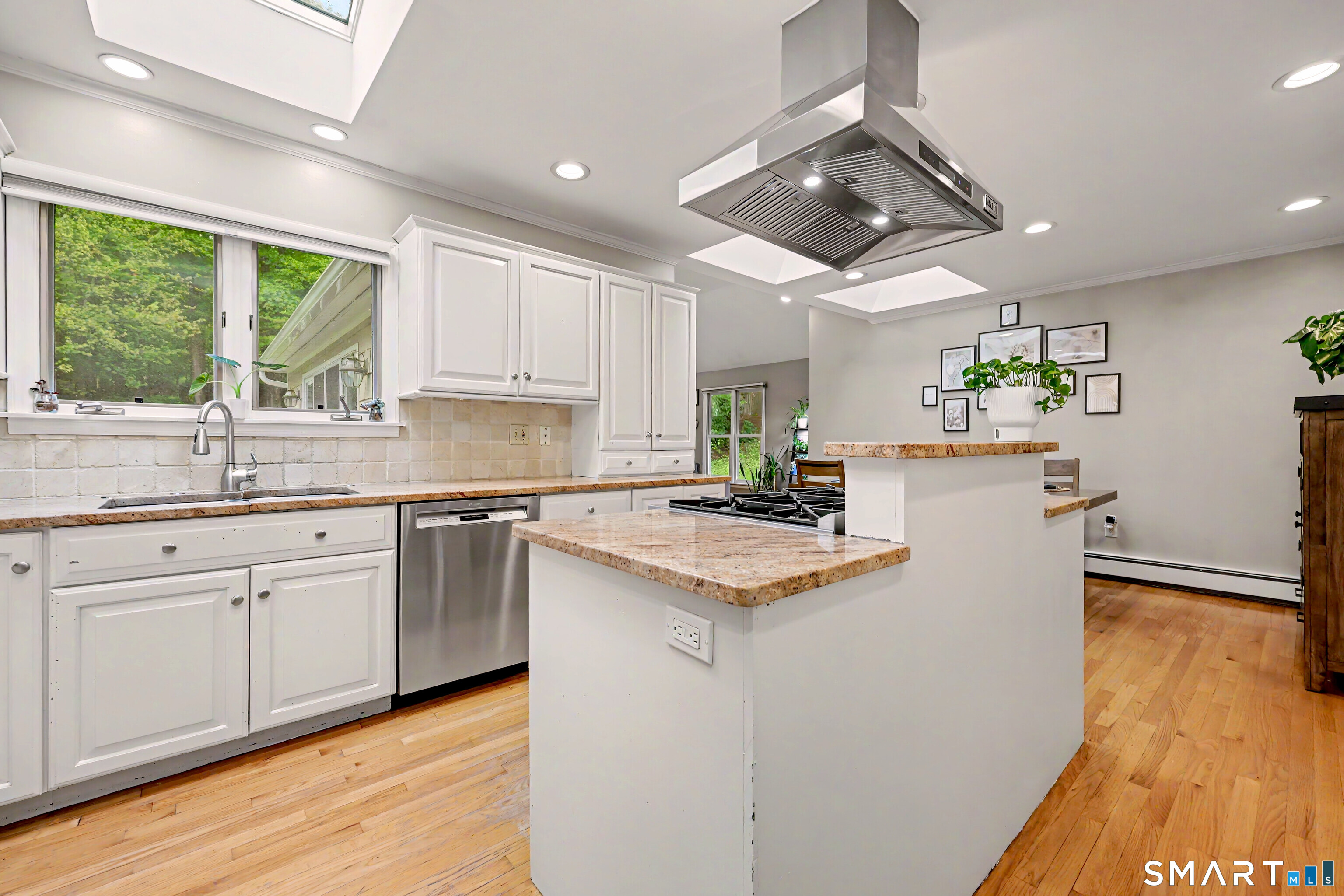 46 Todds Road Ridgefield, CT 06877 - Photo 9 of 35 Welcome to the heart of the home! 6 burner Viking!