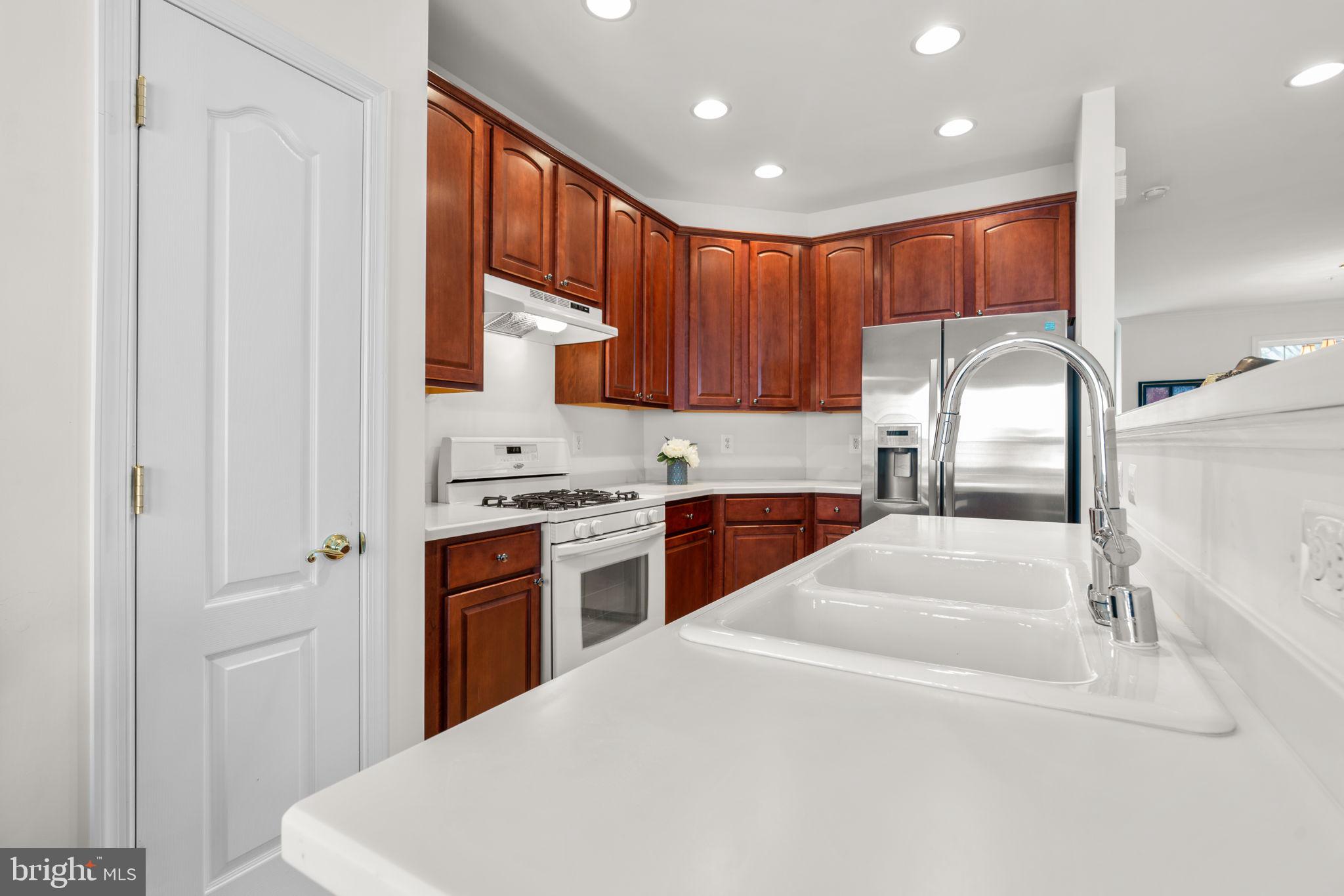 10282 Rutland Round Road, Unit 2 Columbia, MD 21044 - Photo 8 of 38 Kitchen