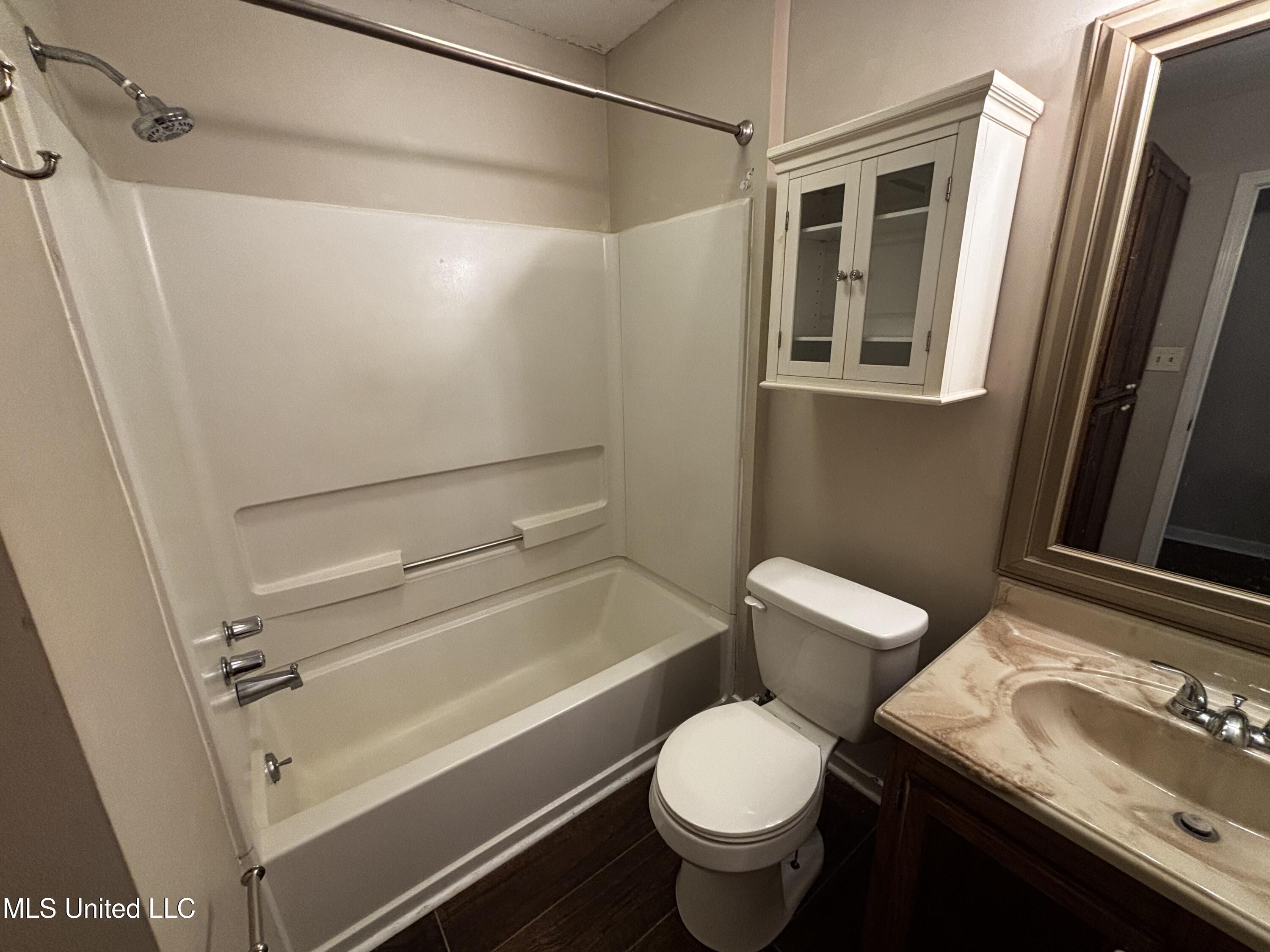 312 North Grove Circle Brandon, MS 39047 - Photo 7 of 11 Photo Aug 18 2025, 1 57 26 PM