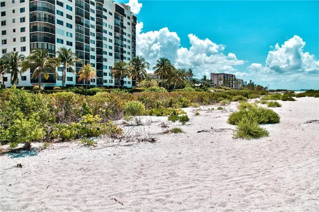a view of street with yard