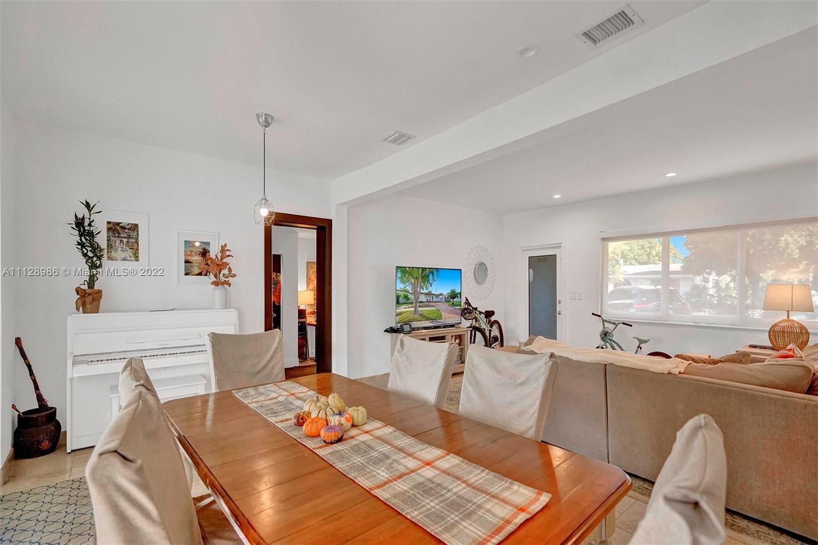 12620 Ixora Road North Miami, FL 33181 - Photo 8 of 27 Gallery Image 8