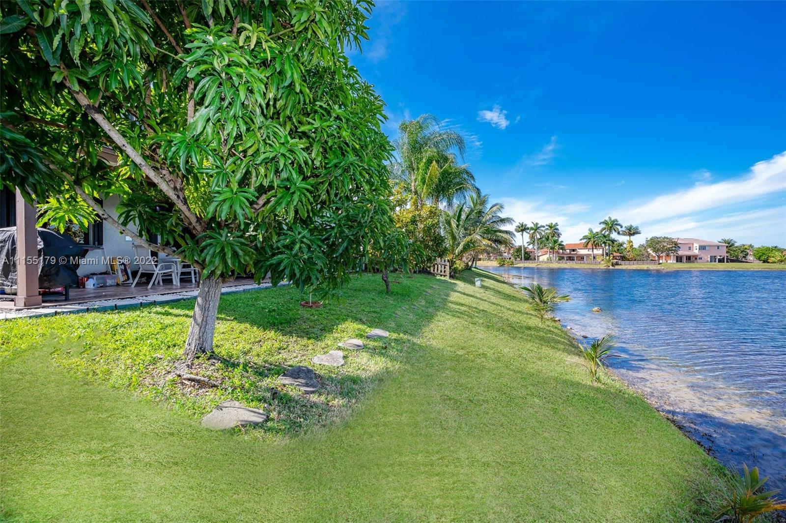 14853 Southwest 42nd Lane Miami, FL 33185 - Photo 5 of 28 a backyard of a house with lots of green space