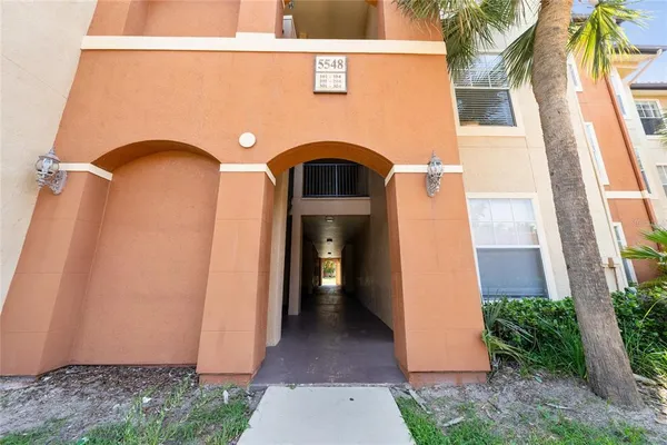 $1,690 | 5548 Metrowest Boulevard, Unit 202, Orlando, FL 32811