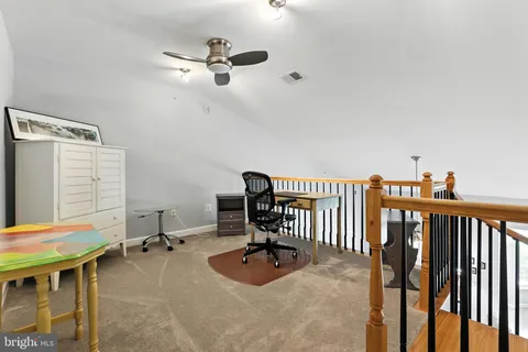 a view of entryway with washer and dryer