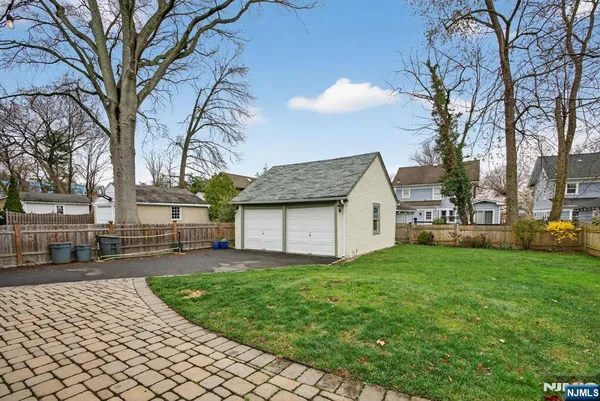 $1,798,000 | 20 Parkview Drive, Millburn, NJ 07041