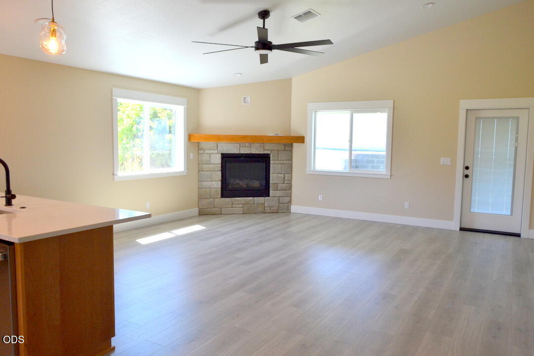 185 Southwest Rock Gulch Road Grants Pass, OR 97527 - Photo 2 of 31 Gallery Image 2