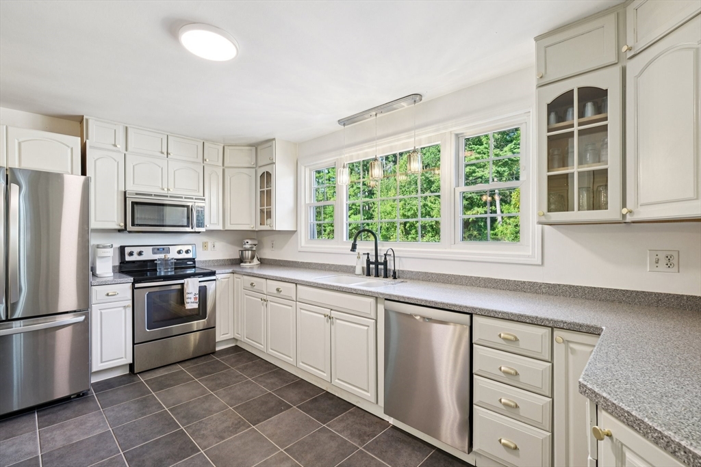 63 County Road East Freetown, MA 02717 - Photo 9 of 42 Gallery Image 9