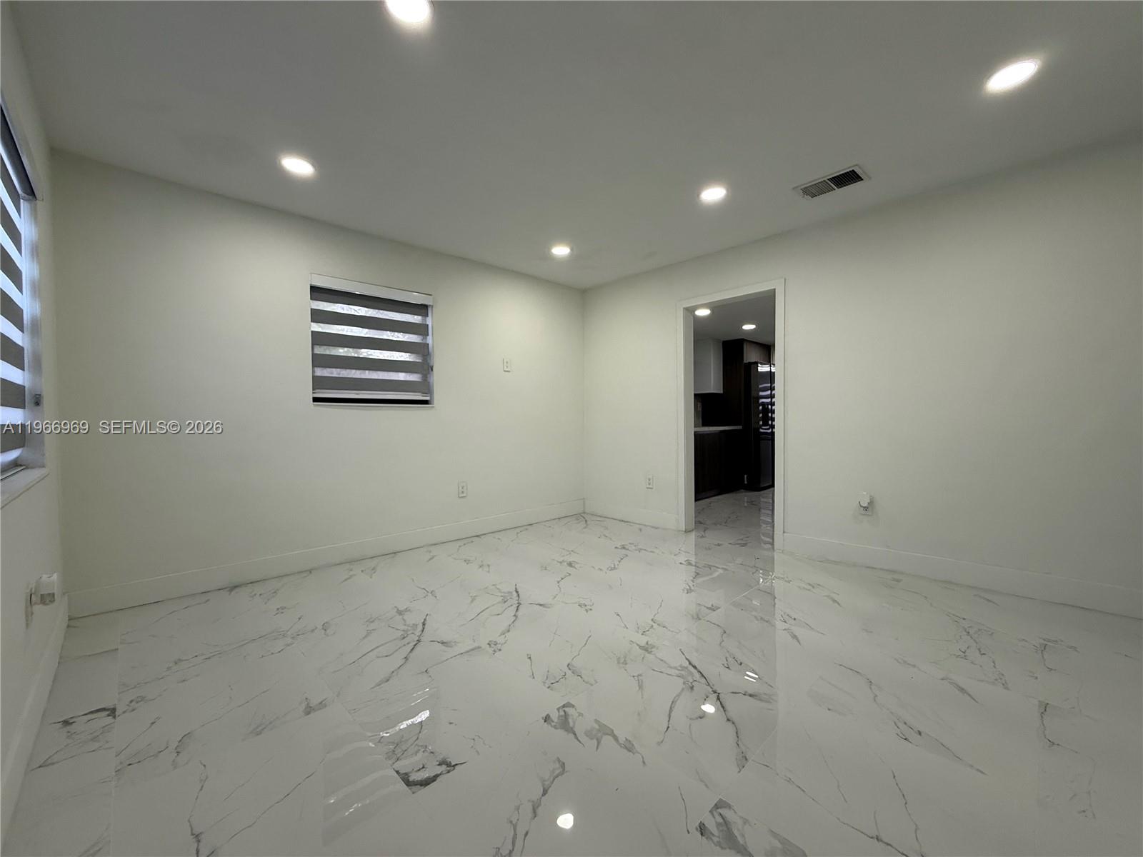 860 Southeast 9th Court Hialeah, FL 33010 - Photo 15 of 27