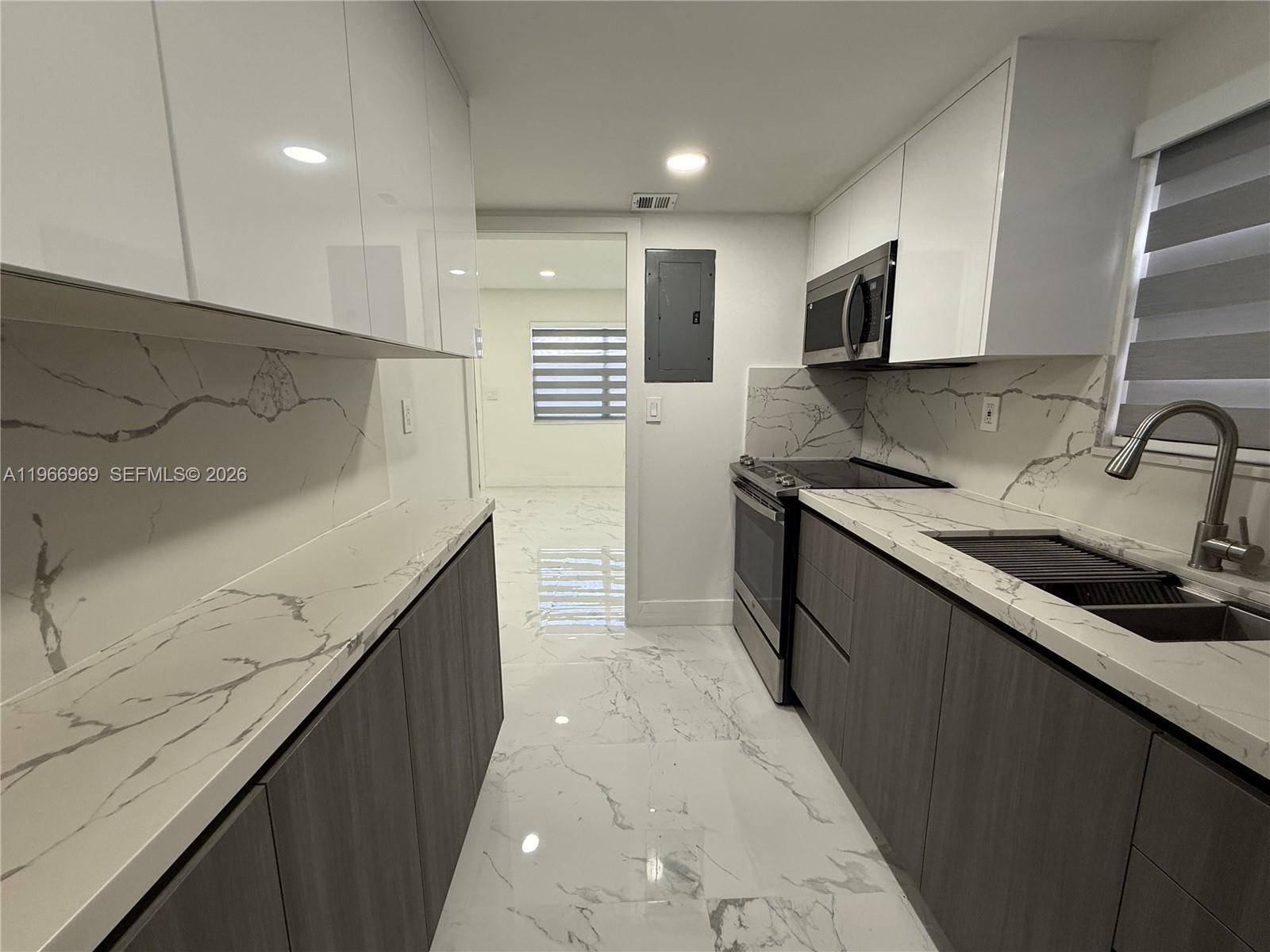 860 Southeast 9th Court Hialeah, FL 33010 - Photo 18 of 27