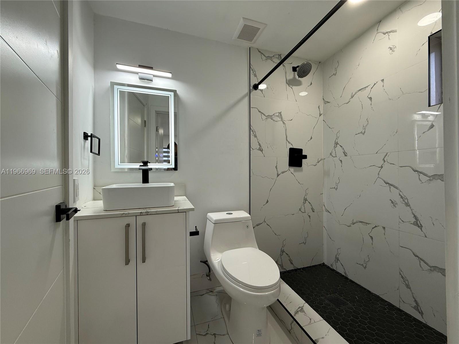 860 Southeast 9th Court Hialeah, FL 33010 - Photo 23 of 27