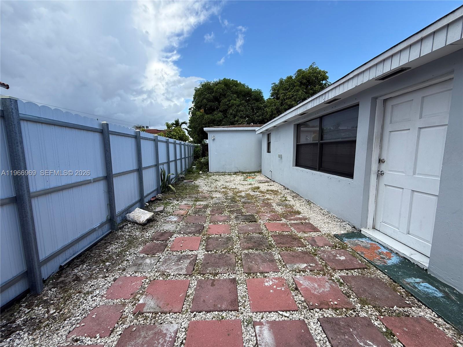 860 Southeast 9th Court Hialeah, FL 33010 - Photo 25 of 27