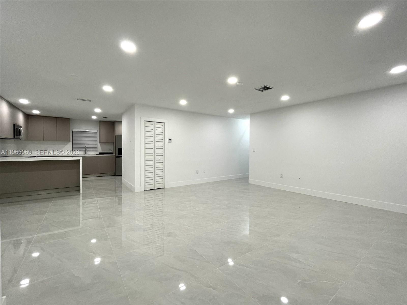 860 Southeast 9th Court Hialeah, FL 33010 - Photo 3 of 27