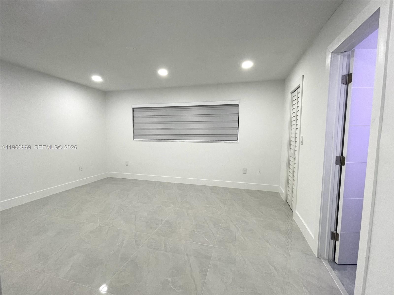 860 Southeast 9th Court Hialeah, FL 33010 - Photo 7 of 27