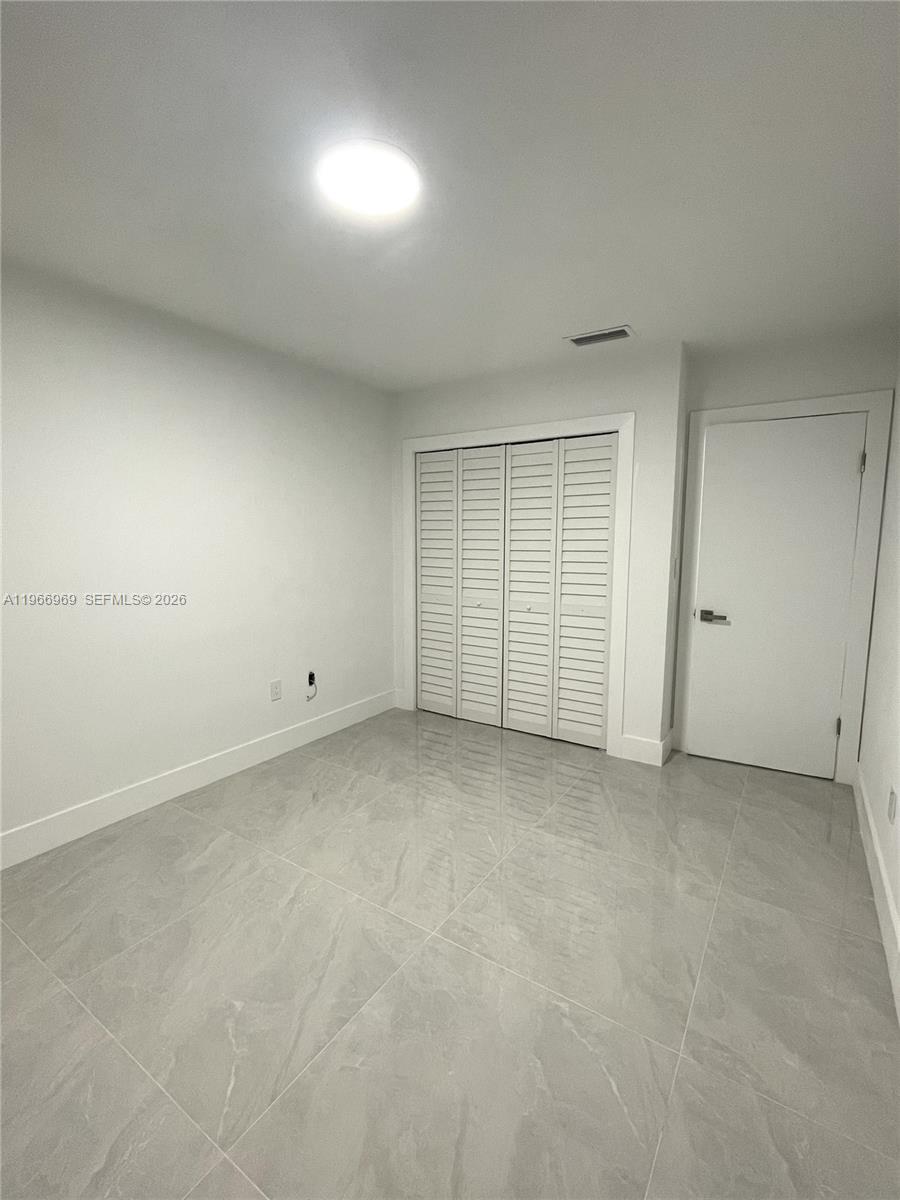 860 Southeast 9th Court Hialeah, FL 33010 - Photo 10 of 27