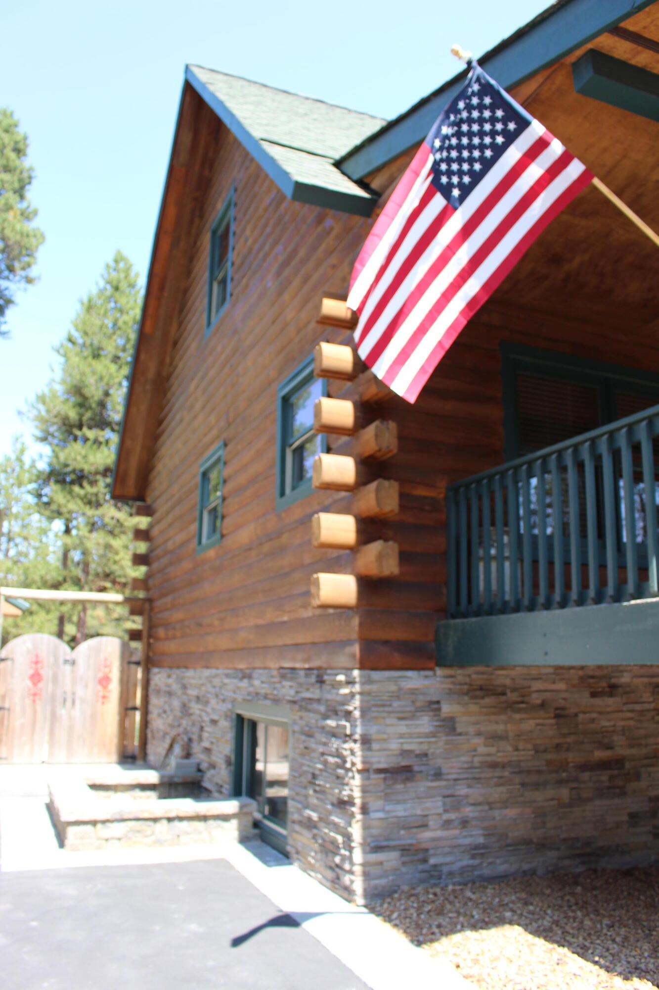 17872 Old Wood Road Bend, OR 97707 - Photo 21 of 28 17. Log and Rock