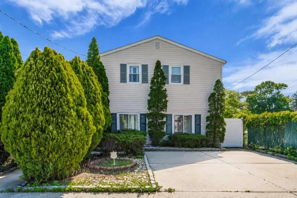 $3,500 | 12 Jacobson Street, Sayreville, NJ 08872