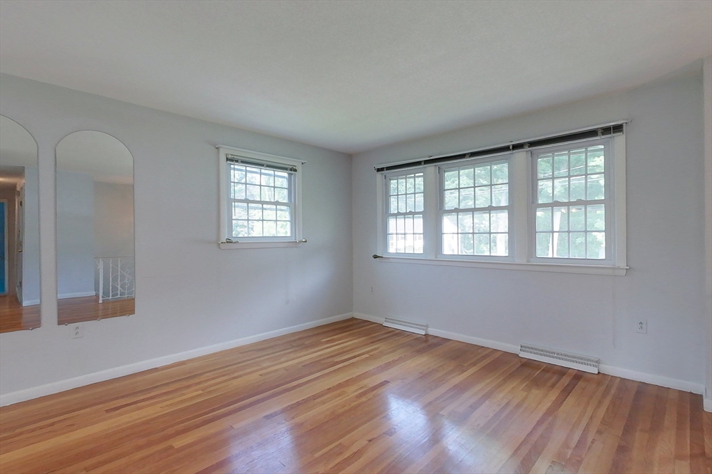 392 Acton Road Chelmsford, MA 01824 - Photo 7 of 27