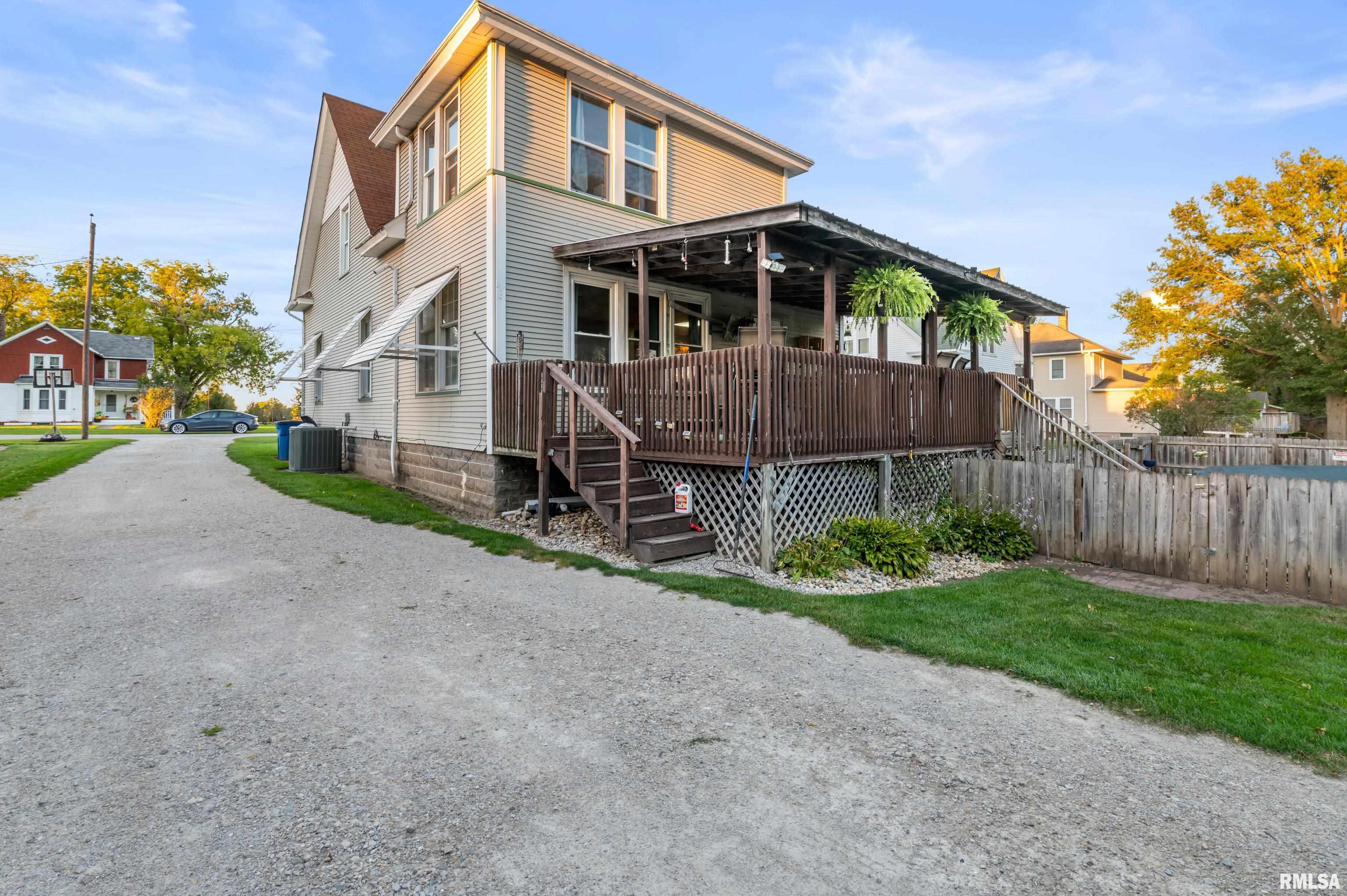 712 Edgington Street Reynolds, IL 61279 - Photo 3 of 24 Gallery Image 3