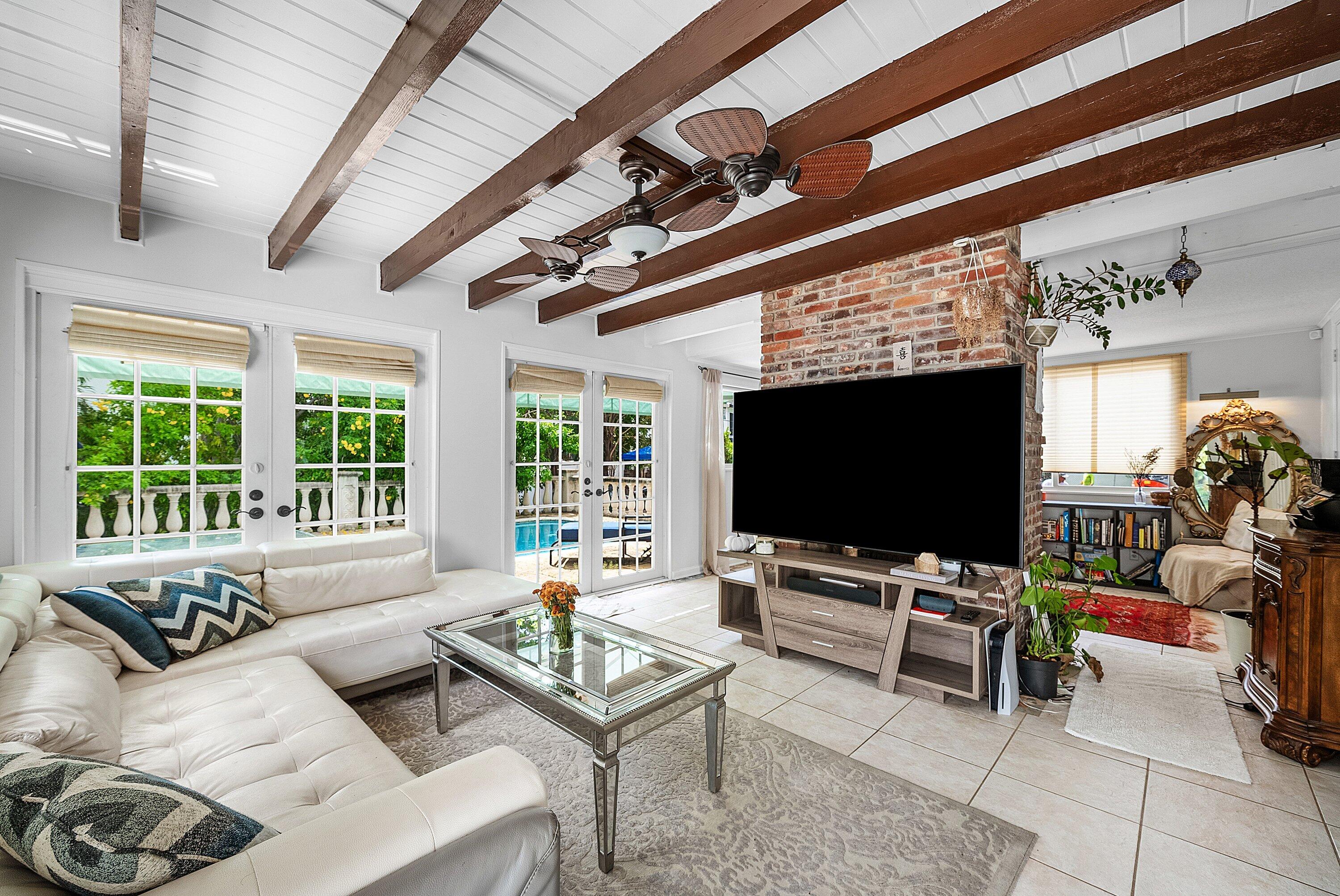 1290 Northeast 4th Avenue Boca Raton, FL 33432 - Photo 11 of 27 016-1290Northeast4thAvenue-BocaRaton-FL-