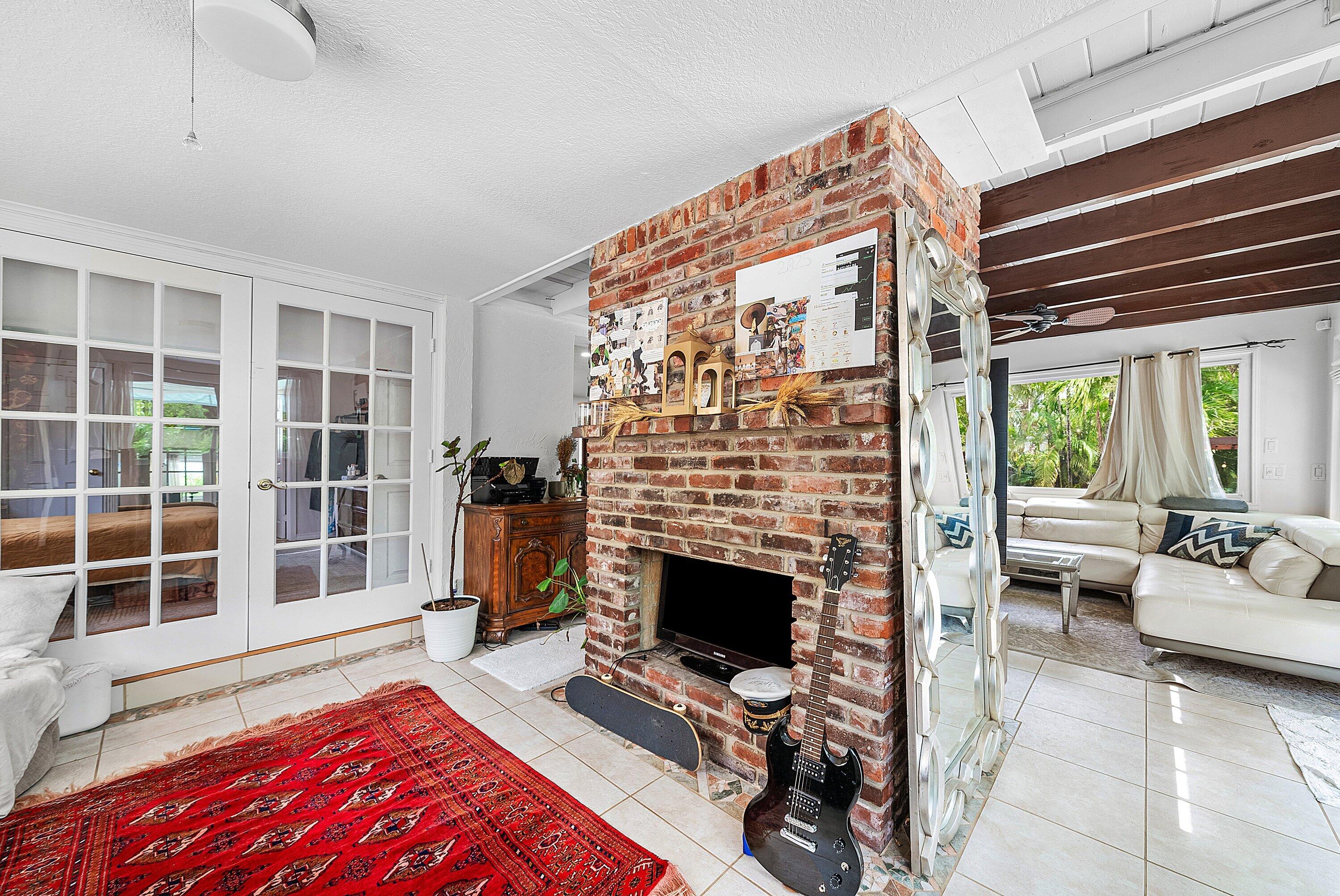 1290 Northeast 4th Avenue Boca Raton, FL 33432 - Photo 13 of 27 019-1290Northeast4thAvenue-BocaRaton-FL-