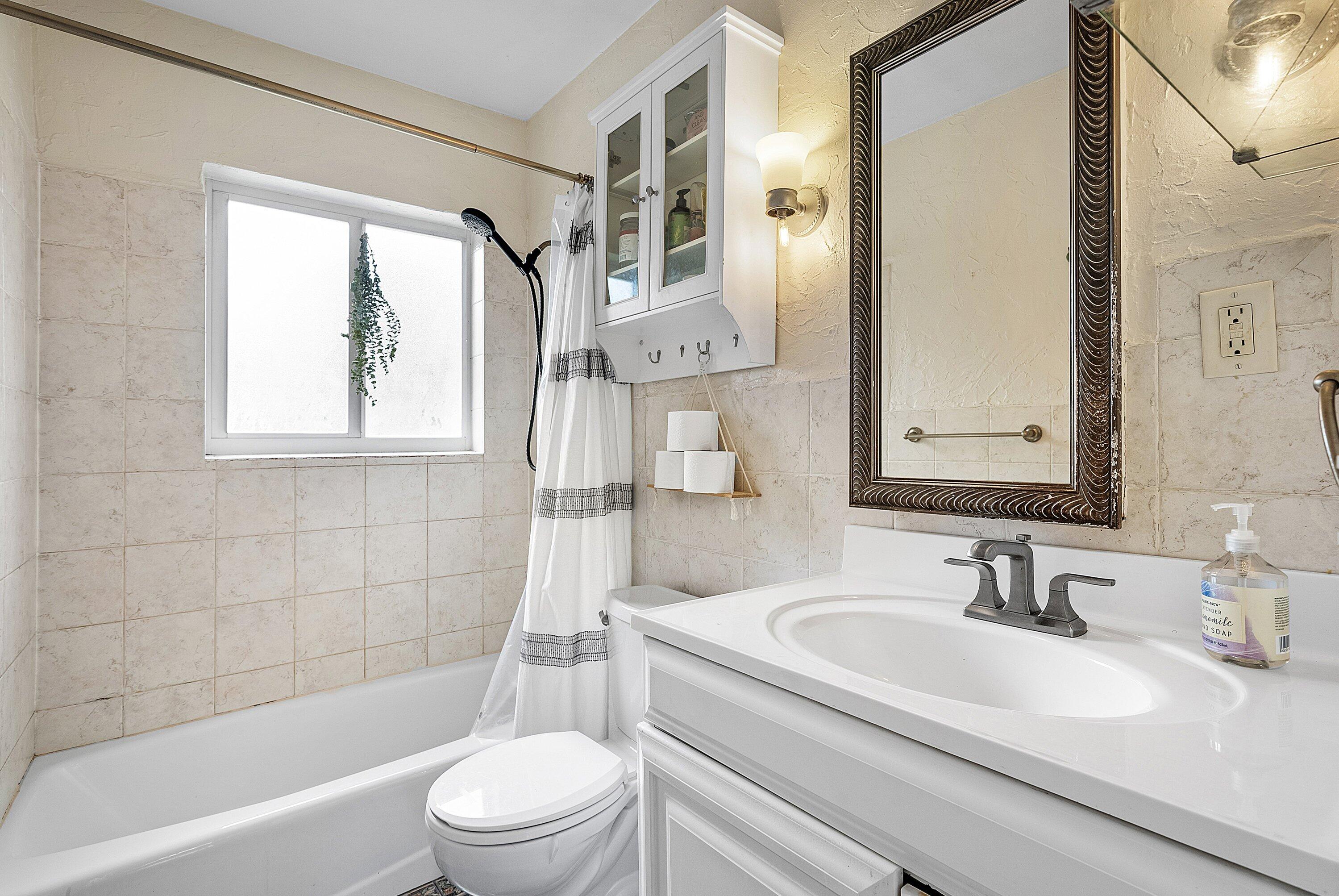 1290 Northeast 4th Avenue Boca Raton, FL 33432 - Photo 20 of 27 028-1290Northeast4thAvenue-BocaRaton-FL-
