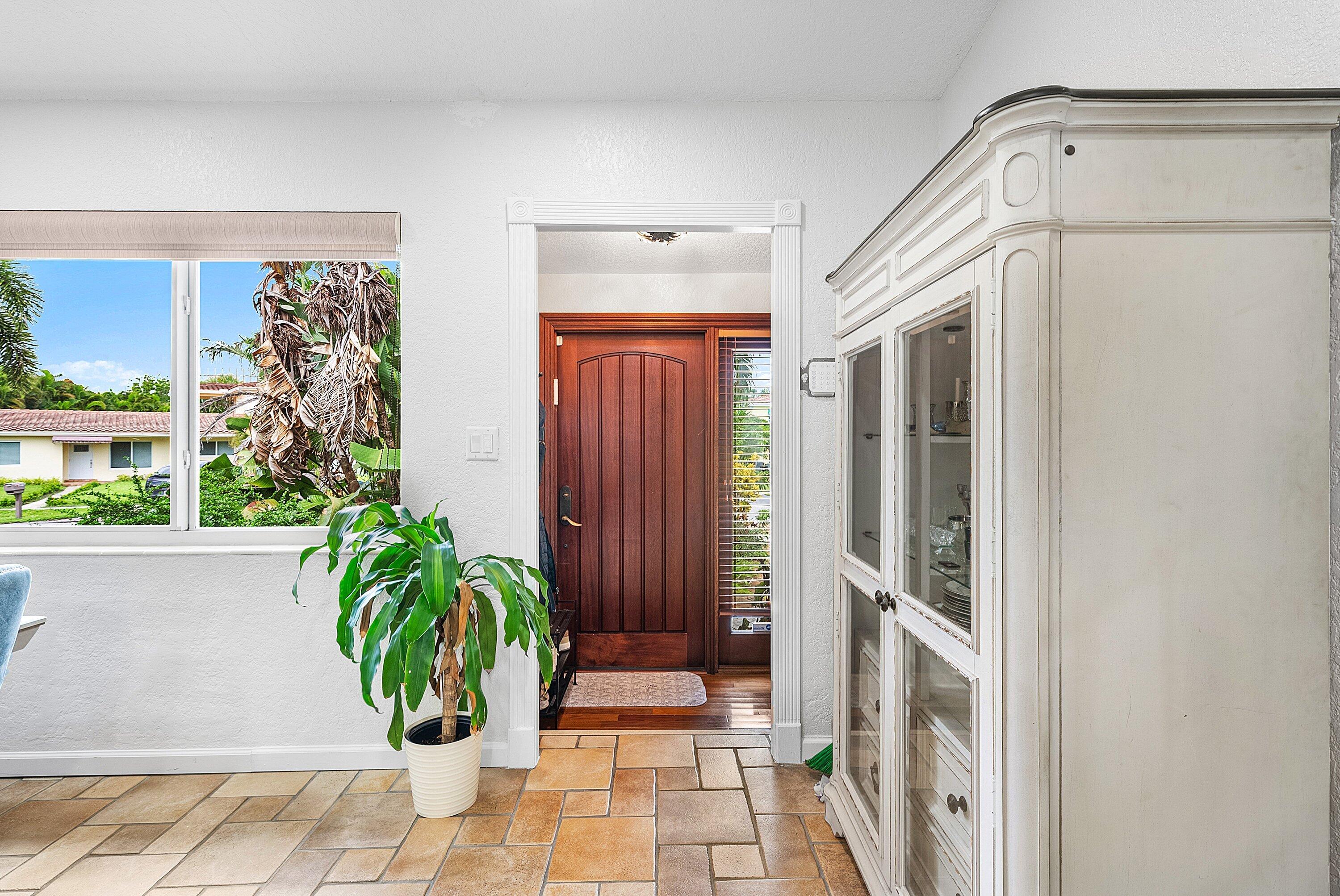 1290 Northeast 4th Avenue Boca Raton, FL 33432 - Photo 6 of 27 005-1290Northeast4thAvenue-BocaRaton-FL-