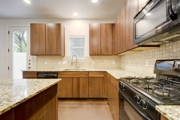 $2,695 | 2933 East Martin Luther King Jr Boulevard, Unit B, Austin, TX 78702