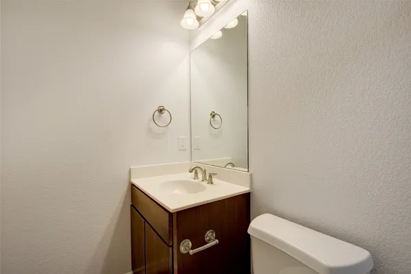 $2,695 | 2933 East Martin Luther King Jr Boulevard, Unit B, Austin, TX 78702