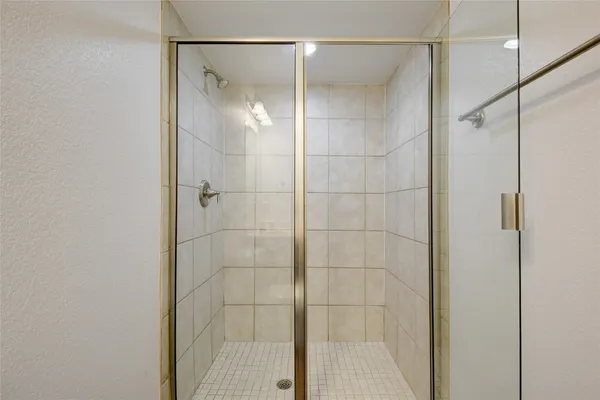 $2,695 | 2933 East Martin Luther King Jr Boulevard, Unit B, Austin, TX 78702