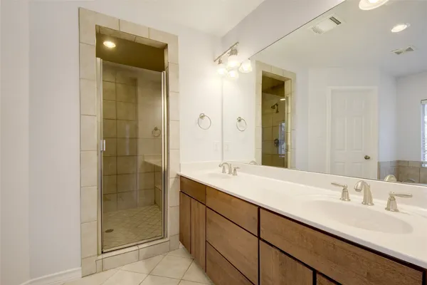 $2,695 | 2933 East Martin Luther King Jr Boulevard, Unit B, Austin, TX 78702