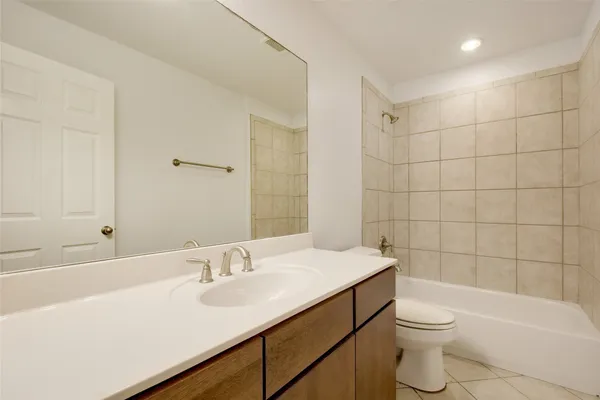 $2,695 | 2933 East Martin Luther King Jr Boulevard, Unit B, Austin, TX 78702