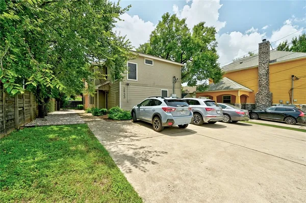 $2,695 | 2933 East Martin Luther King Jr Boulevard, Unit B, Austin, TX 78702